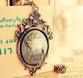 Crystal Queen's Head Pendant & Necklace